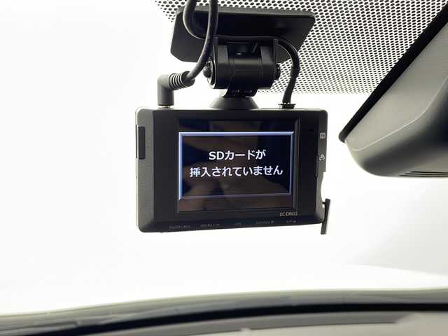 トヨタ ヤリスクロス ハイブリッド Z 愛知県 2021(令3)年 0.7万km ホワイトパールクリスタルシャイン /禁煙車//純正8インチディスプレイオーディオ//フルセグTV//ビルトインETC//バックカメラ//前方ドライブレコーダー(DC-DR652)//トヨタセーフティセンス//レーンキープ//レーダークルーズコントロール//標識認識//ブラインドスポットモニター//パーキングサポートブレーキ//LEDヘッドライト//オートライト//オートハイビーム//合皮+ツィード調ファブリックコンビシート//運転席パワーシート//前席シートヒーター//純正18インチアルミホイール//純正フロアマット//純正ドアバイザー//電子パーキングブレーキ//ブレーキホールド//革巻きステアリング//ステアリングスイッチ//プッシュスタート//電動格納ミラーウィンカー//イモビライザー//新車保証書・取扱説明書//スペアキー