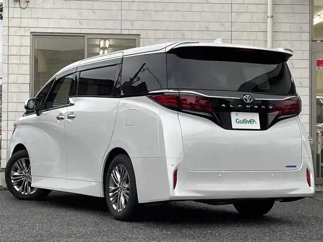 トヨタ アルファード Z 福岡県 2024(令6)年 0.3万km プラチナホワイトパールマイカ ワンオーナー/ツインムーンルーフ/純正13.2インチ有機ELフリップダウンモニター【V13T-R72F】/純正14インチコネクテッドナビ/(AM/FM/Bluetooth/Miracast/フルセグTV/ナビ有り)/パノラミックビューモニター/バックカメラ/トヨタセーフティセンス/・プリクラッシュセーフティ/・レーントディパーチャーアラート/・ロードサインアシスト/・レーダークルーズコントロール/アダプティブハイビーム/ブラインドスポットモニター/安心降車アシスト/周辺車両接近時サポート/クリアランスソナー/プロアクティブドライビングアシスト/リヤクロストラフィックアラート/リヤカメラディテクション/後方車両接近告知/パーキングサポートブレーキ/横滑り防止装置/両側パワースライドドア/パワーバックドア/純正18インチAW/黒色レザーシート/デジタルインナーミラー/ステアリングヒーター/パワーシート/シートヒーター/ベンチレーション/D席シートメモリー/電動サンシェード/ETC2.0/社外フロアマット/置くだけ充電/スペアタイヤ/USBタイプCポート×7/100V電源/スペアキー×1