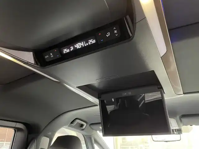 トヨタ アルファード Z 福岡県 2024(令6)年 0.3万km プラチナホワイトパールマイカ ワンオーナー/ツインムーンルーフ/純正13.2インチ有機ELフリップダウンモニター【V13T-R72F】/純正14インチコネクテッドナビ/(AM/FM/Bluetooth/Miracast/フルセグTV/ナビ有り)/パノラミックビューモニター/バックカメラ/トヨタセーフティセンス/・プリクラッシュセーフティ/・レーントディパーチャーアラート/・ロードサインアシスト/・レーダークルーズコントロール/アダプティブハイビーム/ブラインドスポットモニター/安心降車アシスト/周辺車両接近時サポート/クリアランスソナー/プロアクティブドライビングアシスト/リヤクロストラフィックアラート/リヤカメラディテクション/後方車両接近告知/パーキングサポートブレーキ/横滑り防止装置/両側パワースライドドア/パワーバックドア/純正18インチAW/黒色レザーシート/デジタルインナーミラー/ステアリングヒーター/パワーシート/シートヒーター/ベンチレーション/D席シートメモリー/電動サンシェード/ETC2.0/社外フロアマット/置くだけ充電/スペアタイヤ/USBタイプCポート×7/100V電源/スペアキー×1