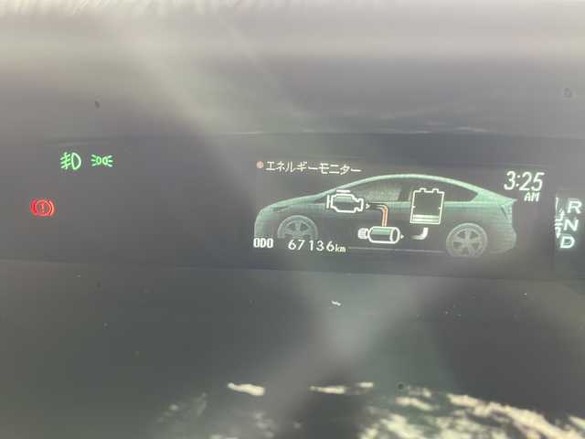 トヨタ プリウス S 沖縄県 2013(平25)年 6.8万km ブラック 禁煙車/社外ナビ/【CD/DVD/TV】/バックカメラ/前後ドライブレコーダー/ステアリングリモコン/電動格納ミラー/横滑り防止装置/オートライト/スマートキー