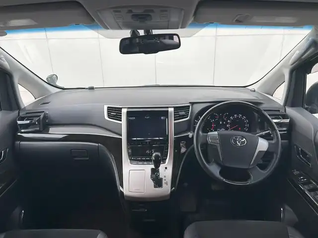 トヨタ ヴェルファイア 2．4Z ゴールデンアイズ 埼玉県 2012(平24)年 12.9万km ブラック (株)IDOMが運営する【じしゃロン熊谷店】の自社ローン専用車両になりますこちらは現金またはオートローンご利用時の価格です。自社ローンご希望の方は別途その旨お申付け下さい/社外アルパインSDナビ　EX0C9V/（フルセグTV/BT/DVD/CD/AM/FM)/車高調/フリップダウンモニター/パワーバックドア/ETC/バックカメラ/クルーズコントロール/コーナーセンサー/スペアキー１本/オットマン/ウォークスルー/電動格納ミラー/MT付オートマ/オートライト/ABS/純正フロアマット/純正１８インチアルミホイール/プッシュスタート