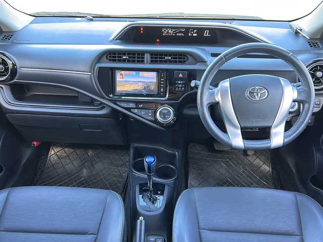 トヨタ アクア G ブラックソフトレザーセレ 長野県 2015(平27)年 8.6万km ダークバイオレットマイカメタリック ・クルーズコントロール/・社外ナビ/(Bluetooth/フルセグTV/CD/DVD)/・純正ビルトインETC/・純正フロアマット/・レザーシート/・シートヒーター(D+N席)/・社外15インチアルミホイール/・オートライト/・取扱説明書/・保証書/・スペアキー