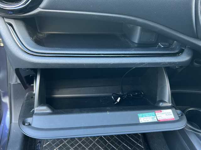 トヨタ アクア G ブラックソフトレザーセレ 長野県 2015(平27)年 8.6万km ダークバイオレットマイカメタリック ・クルーズコントロール/・社外ナビ/(Bluetooth/フルセグTV/CD/DVD)/・純正ビルトインETC/・純正フロアマット/・レザーシート/・シートヒーター(D+N席)/・社外15インチアルミホイール/・オートライト/・取扱説明書/・保証書/・スペアキー