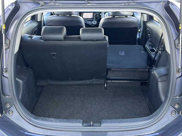 トヨタ アクア G ブラックソフトレザーセレ 長野県 2015(平27)年 8.6万km ダークバイオレットマイカメタリック ・クルーズコントロール/・社外ナビ/(Bluetooth/フルセグTV/CD/DVD)/・純正ビルトインETC/・純正フロアマット/・レザーシート/・シートヒーター(D+N席)/・社外15インチアルミホイール/・オートライト/・取扱説明書/・保証書/・スペアキー