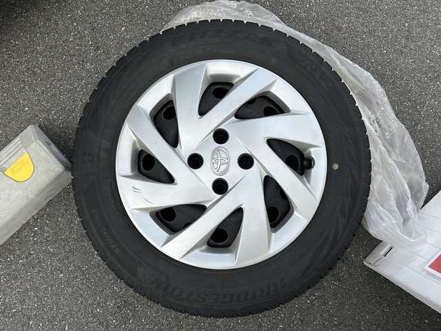 トヨタ アクア G ブラックソフトレザーセレ 長野県 2015(平27)年 8.6万km ダークバイオレットマイカメタリック ・クルーズコントロール/・社外ナビ/(Bluetooth/フルセグTV/CD/DVD)/・純正ビルトインETC/・純正フロアマット/・レザーシート/・シートヒーター(D+N席)/・社外15インチアルミホイール/・オートライト/・取扱説明書/・保証書/・スペアキー