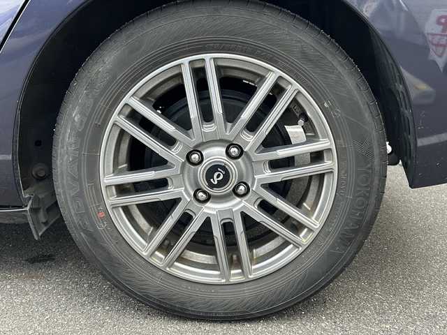 トヨタ アクア G ブラックソフトレザーセレ 長野県 2015(平27)年 8.6万km ダークバイオレットマイカメタリック ・クルーズコントロール/・社外ナビ/(Bluetooth/フルセグTV/CD/DVD)/・純正ビルトインETC/・純正フロアマット/・レザーシート/・シートヒーター(D+N席)/・社外15インチアルミホイール/・オートライト/・取扱説明書/・保証書/・スペアキー