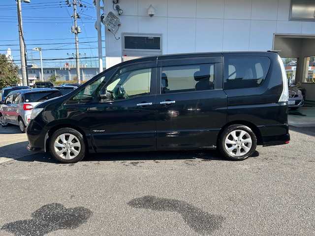 日産 セレナ ハイウェイS G Sハイブリッド 宮城県 2012(平24)年 6.9万km スーパーブラック 純正ナビゲーション　/　（ワンセグテレビ　Ｂｌｕｅｔｏｏｔｈ　CD/DVD　FM/AM）/８人乗り３列シート　/ワンオーナー　/保証書/取扱説明書/アラウンドビューモニター/バックカメラ/両側パワースライドドア/横滑り防止/アイドリングストップ/クルーズコントロール/純正フロアマット/電動格納ミラー/ビルトインETC/パノラミックルーフ/ドアバイザー/オートライト