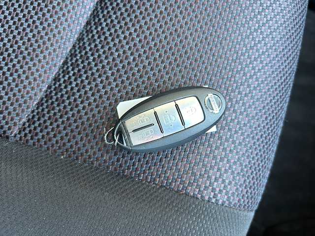 日産 セレナ ハイウェイS G Sハイブリッド 宮城県 2012(平24)年 6.9万km スーパーブラック 純正ナビゲーション　/　（ワンセグテレビ　Ｂｌｕｅｔｏｏｔｈ　CD/DVD　FM/AM）/８人乗り３列シート　/ワンオーナー　/保証書/取扱説明書/アラウンドビューモニター/バックカメラ/両側パワースライドドア/横滑り防止/アイドリングストップ/クルーズコントロール/純正フロアマット/電動格納ミラー/ビルトインETC/パノラミックルーフ/ドアバイザー/オートライト