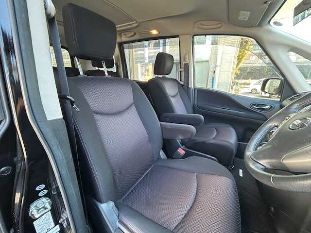 日産 セレナ ハイウェイS G Sハイブリッド 宮城県 2012(平24)年 6.9万km スーパーブラック 純正ナビゲーション　/　（ワンセグテレビ　Ｂｌｕｅｔｏｏｔｈ　CD/DVD　FM/AM）/８人乗り３列シート　/ワンオーナー　/保証書/取扱説明書/アラウンドビューモニター/バックカメラ/両側パワースライドドア/横滑り防止/アイドリングストップ/クルーズコントロール/純正フロアマット/電動格納ミラー/ビルトインETC/パノラミックルーフ/ドアバイザー/オートライト