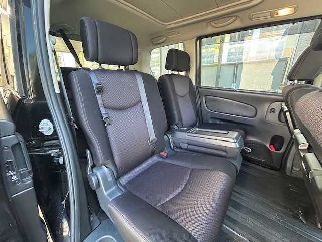 日産 セレナ ハイウェイS G Sハイブリッド 宮城県 2012(平24)年 6.9万km スーパーブラック 純正ナビゲーション　/　（ワンセグテレビ　Ｂｌｕｅｔｏｏｔｈ　CD/DVD　FM/AM）/８人乗り３列シート　/ワンオーナー　/保証書/取扱説明書/アラウンドビューモニター/バックカメラ/両側パワースライドドア/横滑り防止/アイドリングストップ/クルーズコントロール/純正フロアマット/電動格納ミラー/ビルトインETC/パノラミックルーフ/ドアバイザー/オートライト