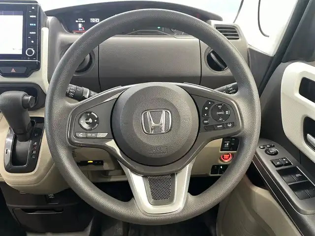 ホンダ Ｎ ＢＯＸ G L ホンダセンシング 鹿児島県 2020(令2)年 2.7万km プラチナホワイトパール 禁煙車/純正SDナビ【VXU-207NBi】/ (Bluetooth.TV.CD.DVD)/ワンセグTV/バックモニター/ホンダセンシング/・アダプティブクルーズコントロール/・レーンキープアシスト/・ロードサインアシスト/片側パワースライドドア/ビルトインETC/社外アルミホイール/電動格納ミラー