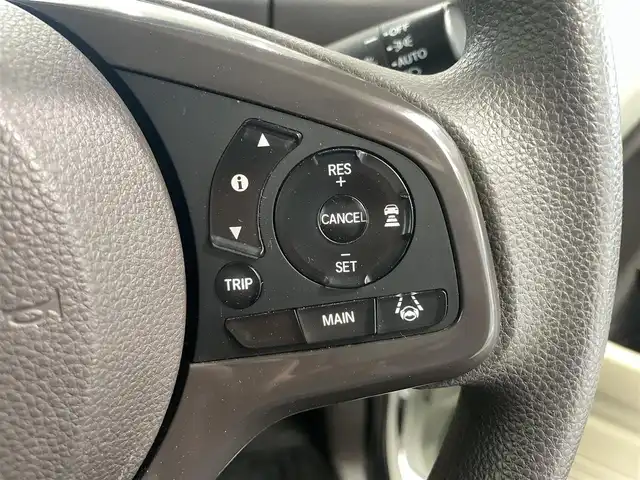 ホンダ Ｎ ＢＯＸ G L ホンダセンシング 鹿児島県 2020(令2)年 2.7万km プラチナホワイトパール 禁煙車/純正SDナビ【VXU-207NBi】/ (Bluetooth.TV.CD.DVD)/ワンセグTV/バックモニター/ホンダセンシング/・アダプティブクルーズコントロール/・レーンキープアシスト/・ロードサインアシスト/片側パワースライドドア/ビルトインETC/社外アルミホイール/電動格納ミラー