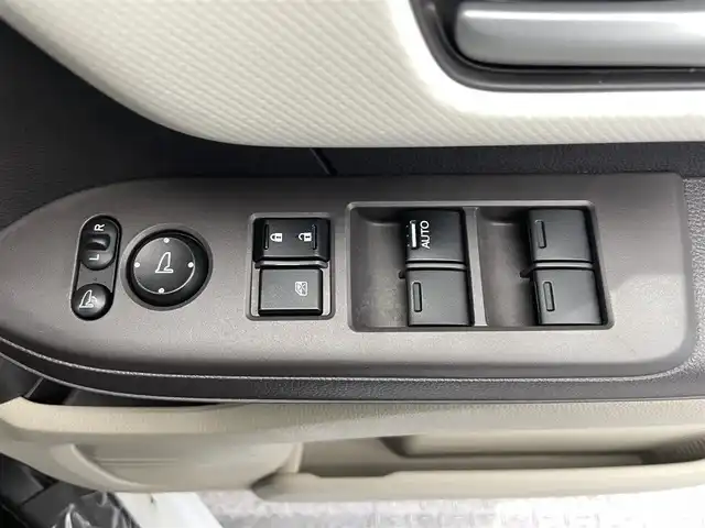 ホンダ Ｎ ＢＯＸ G L ホンダセンシング 鹿児島県 2020(令2)年 2.7万km プラチナホワイトパール 禁煙車/純正SDナビ【VXU-207NBi】/ (Bluetooth.TV.CD.DVD)/ワンセグTV/バックモニター/ホンダセンシング/・アダプティブクルーズコントロール/・レーンキープアシスト/・ロードサインアシスト/片側パワースライドドア/ビルトインETC/社外アルミホイール/電動格納ミラー