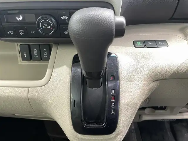 ホンダ Ｎ ＢＯＸ G L ホンダセンシング 鹿児島県 2020(令2)年 2.7万km プラチナホワイトパール 禁煙車/純正SDナビ【VXU-207NBi】/ (Bluetooth.TV.CD.DVD)/ワンセグTV/バックモニター/ホンダセンシング/・アダプティブクルーズコントロール/・レーンキープアシスト/・ロードサインアシスト/片側パワースライドドア/ビルトインETC/社外アルミホイール/電動格納ミラー