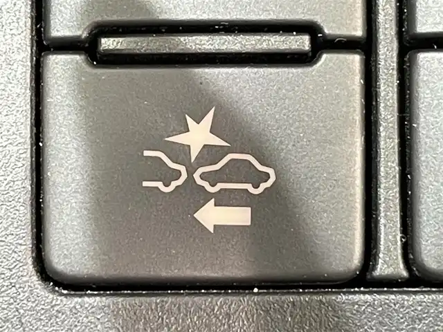 トヨタ シエンタ ハイブリッド G セーフティエディションⅡ 愛知県 2022(令4)年 1.6万km ホワイトパールクリスタルシャイン 純正9インチナビ/衝突軽減ブレーキ/両側電動スライドドア/ビルトインETC/シートヒーター/LEDヘッドライト/バックカメラ/クルーズコントロール/ドライブレコーダー/ステアリングヒーター/フルセグTV/Bluetooth/コーナーセンサー/レーンキープアシスト/オートハイビーム/プッシュスタート/スマートキー/CD/DVD再生/ミュージックサーバー/純正フロアマット/オートライト/禁煙車/後期モデル/ウィンカーミラー/電動格納ミラー/フォグランプ/ステアリングリモコン/横滑り防止装置/パーキングサポートブレーキ/先行車発進