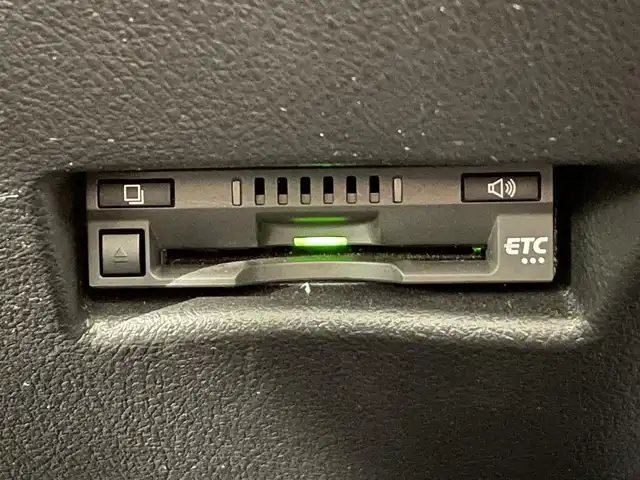 トヨタ シエンタ ハイブリッド G セーフティエディションⅡ 愛知県 2022(令4)年 1.6万km ホワイトパールクリスタルシャイン 純正9インチナビ/衝突軽減ブレーキ/両側電動スライドドア/ビルトインETC/シートヒーター/LEDヘッドライト/バックカメラ/クルーズコントロール/ドライブレコーダー/ステアリングヒーター/フルセグTV/Bluetooth/コーナーセンサー/レーンキープアシスト/オートハイビーム/プッシュスタート/スマートキー/CD/DVD再生/ミュージックサーバー/純正フロアマット/オートライト/禁煙車/後期モデル/ウィンカーミラー/電動格納ミラー/フォグランプ/ステアリングリモコン/横滑り防止装置/パーキングサポートブレーキ/先行車発進