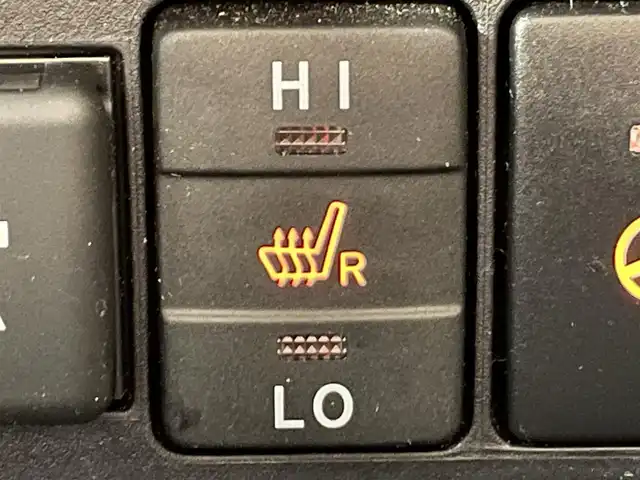 トヨタ シエンタ ハイブリッド G セーフティエディションⅡ 愛知県 2022(令4)年 1.6万km ホワイトパールクリスタルシャイン 純正9インチナビ/衝突軽減ブレーキ/両側電動スライドドア/ビルトインETC/シートヒーター/LEDヘッドライト/バックカメラ/クルーズコントロール/ドライブレコーダー/ステアリングヒーター/フルセグTV/Bluetooth/コーナーセンサー/レーンキープアシスト/オートハイビーム/プッシュスタート/スマートキー/CD/DVD再生/ミュージックサーバー/純正フロアマット/オートライト/禁煙車/後期モデル/ウィンカーミラー/電動格納ミラー/フォグランプ/ステアリングリモコン/横滑り防止装置/パーキングサポートブレーキ/先行車発進