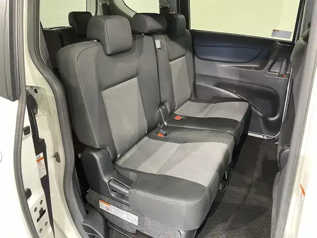 トヨタ シエンタ ハイブリッド G セーフティエディションⅡ 愛知県 2022(令4)年 1.6万km ホワイトパールクリスタルシャイン 純正9インチナビ/衝突軽減ブレーキ/両側電動スライドドア/ビルトインETC/シートヒーター/LEDヘッドライト/バックカメラ/クルーズコントロール/ドライブレコーダー/ステアリングヒーター/フルセグTV/Bluetooth/コーナーセンサー/レーンキープアシスト/オートハイビーム/プッシュスタート/スマートキー/CD/DVD再生/ミュージックサーバー/純正フロアマット/オートライト/禁煙車/後期モデル/ウィンカーミラー/電動格納ミラー/フォグランプ/ステアリングリモコン/横滑り防止装置/パーキングサポートブレーキ/先行車発進