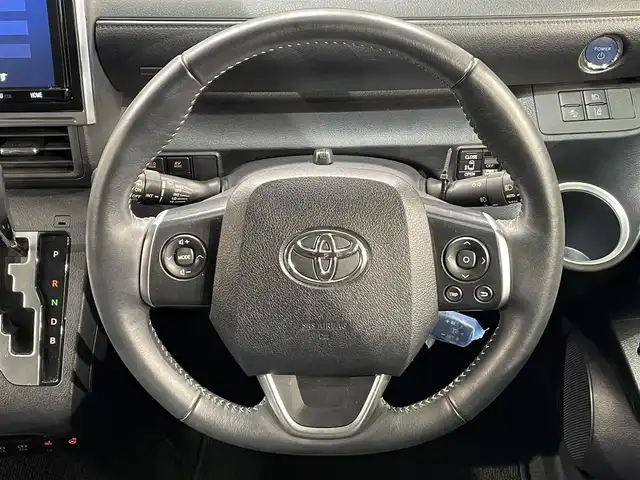 トヨタ シエンタ ハイブリッド G セーフティエディションⅡ 愛知県 2022(令4)年 1.6万km ホワイトパールクリスタルシャイン 純正9インチナビ/衝突軽減ブレーキ/両側電動スライドドア/ビルトインETC/シートヒーター/LEDヘッドライト/バックカメラ/クルーズコントロール/ドライブレコーダー/ステアリングヒーター/フルセグTV/Bluetooth/コーナーセンサー/レーンキープアシスト/オートハイビーム/プッシュスタート/スマートキー/CD/DVD再生/ミュージックサーバー/純正フロアマット/オートライト/禁煙車/後期モデル/ウィンカーミラー/電動格納ミラー/フォグランプ/ステアリングリモコン/横滑り防止装置/パーキングサポートブレーキ/先行車発進