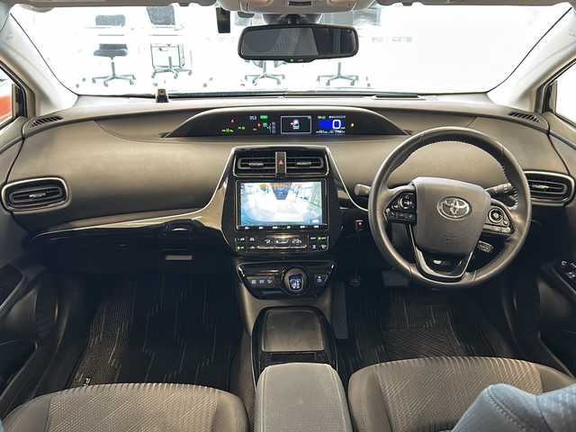 トヨタ プリウス A 岐阜県 2019(令1)年 7.8万km アティチュードブラックマイカ ワンオーナー/トヨタセーフティセンス/レーダークルーズコントロール/レーンキープ/オートマチックハイビーム/純正８インチナビ /フルセグTV/Bluetooth/バックカメラ/フロントカメラ/ドライブレコーダー/ヘッドアップディスプレイ/LEDヘッドライト/LEDフォグライト