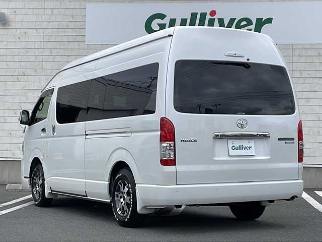 トヨタ ハイエース ファインテックツアラー 山形県 2023(令5)年 0.4万km ホワイトパールクリスタルシャイン 禁煙車/寒冷地仕様/モデリスタフロントエアロ/TRD15インチアルミホイール/EAGLE＃１ホワイトレタータイヤ/Toyota Safety Sense /・プリクラッシュセーフティ/・レーンディパーチャーアラート/・オートマチックハイビーム/パノラミックビューモニター/クリアランスソナー/純正ナビ(CD.DVD.BT)/フルセグ/デジタルインナーミラー/片側パワースライドドア/ビルトインETC2.0/純正ドライブレコーダー/AC１００V/２・３列目オットマン/LEDヘッドライト/LEDフォグ/純正エンジンスターター/スマートキーｘ２/プッシュスタート