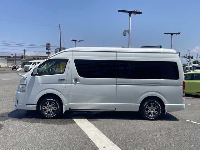 トヨタ ハイエース ファインテックツアラー 新潟県 2023(令5)年 0.4万km ホワイトパールクリスタルシャイン 禁煙車/寒冷地仕様/モデリスタフロントエアロ/TRD15インチアルミホイール/EAGLE＃１ホワイトレタータイヤ/Toyota Safety Sense /・プリクラッシュセーフティ/・レーンディパーチャーアラート/・オートマチックハイビーム/パノラミックビューモニター/クリアランスソナー/純正ナビ(CD.DVD.BT)/フルセグ/デジタルインナーミラー/片側パワースライドドア/ビルトインETC2.0/純正ドライブレコーダー/AC１００V/２・３列目オットマン/LEDヘッドライト/LEDフォグ/純正エンジンスターター/スマートキーｘ２/プッシュスタート
