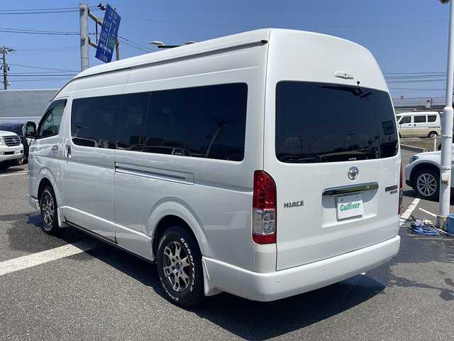 トヨタ ハイエース ファインテックツアラー 新潟県 2023(令5)年 0.4万km ホワイトパールクリスタルシャイン 禁煙車/寒冷地仕様/モデリスタフロントエアロ/TRD15インチアルミホイール/EAGLE＃１ホワイトレタータイヤ/Toyota Safety Sense /・プリクラッシュセーフティ/・レーンディパーチャーアラート/・オートマチックハイビーム/パノラミックビューモニター/クリアランスソナー/純正ナビ(CD.DVD.BT)/フルセグ/デジタルインナーミラー/片側パワースライドドア/ビルトインETC2.0/純正ドライブレコーダー/AC１００V/２・３列目オットマン/LEDヘッドライト/LEDフォグ/純正エンジンスターター/スマートキーｘ２/プッシュスタート