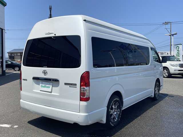 トヨタ ハイエース ファインテックツアラー 新潟県 2023(令5)年 0.4万km ホワイトパールクリスタルシャイン 禁煙車/寒冷地仕様/モデリスタフロントエアロ/TRD15インチアルミホイール/EAGLE＃１ホワイトレタータイヤ/Toyota Safety Sense /・プリクラッシュセーフティ/・レーンディパーチャーアラート/・オートマチックハイビーム/パノラミックビューモニター/クリアランスソナー/純正ナビ(CD.DVD.BT)/フルセグ/デジタルインナーミラー/片側パワースライドドア/ビルトインETC2.0/純正ドライブレコーダー/AC１００V/２・３列目オットマン/LEDヘッドライト/LEDフォグ/純正エンジンスターター/スマートキーｘ２/プッシュスタート