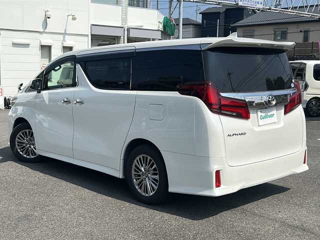 トヨタ アルファード S 愛知県 2019(平31)年 5.1万km ホワイトパールクリスタルシャイン /禁煙車/８人乗り//純正９インチナビ・フルセグTV//純正フリップダウンモニター//ビルトインETC//バックカメラ//前後ドライブレコーダー//両側パワスラ//LEDオートライト//セーフティセンス//プリクラッシュセーフティ//レーントレーシングアシスト//アダプティブハイビームシステム//オートマチックハイビーム//ロードサインアシスト//パーキングサポートブレーキ//レーダークルーズコントロール//先行車発進告知機能//ステアスイッチ//電動格納ミラーウインカー//ドアバイザー/フロアマット//新車保証書/取扱説明書//スペアキー