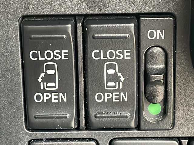 トヨタ ルーミー カスタムG 福井県 2019(令1)年 3.1万km レーザーブルークリスタルシャイン ・４WD/・禁煙車/・寒冷地仕様/・ワンオーナー/・純正SDナビ/BT/CD/DVD/SD/フルセグ/・両側電動スライドドア/・前席シートヒーター/・バックカメラ/・前後コーナーセンサー/・前後ドライブレコーダー/・誤発進抑制機能/・車線逸脱警報機能/・クルーズコントロール/・オートマチックハイビーム/・オートライト/・リアヒーター/・ワイパーデアイサー/・電格ミラー/・プッシュスタート/・シートバックテーブル/・スペアキー1本/・保証書