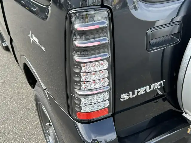スズキ ジムニー ランドベンチャー 山形県 2017(平29)年 4.4万km ブルーイッシュブラックパール3 4WD/5速マニュアル/社外サス（純正有り）/社外マフラー（純正有り）/前後ドライブレコーダー/追加ブーストメーター/社外LEDテールランプ/レザーシート/リモコンキー/ヒートヒータ（D）/ETC/フォグランプ/純正16インチアルミホイール/アルミ付きスタッドレス有り/保証書、取扱説明書