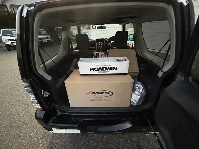 スズキ ジムニー ランドベンチャー 山形県 2017(平29)年 4.4万km ブルーイッシュブラックパール3 4WD/5速マニュアル/社外サス（純正有り）/社外マフラー（純正有り）/前後ドライブレコーダー/追加ブーストメーター/社外LEDテールランプ/レザーシート/リモコンキー/ヒートヒータ（D）/ETC/フォグランプ/純正16インチアルミホイール/アルミ付きスタッドレス有り/保証書、取扱説明書