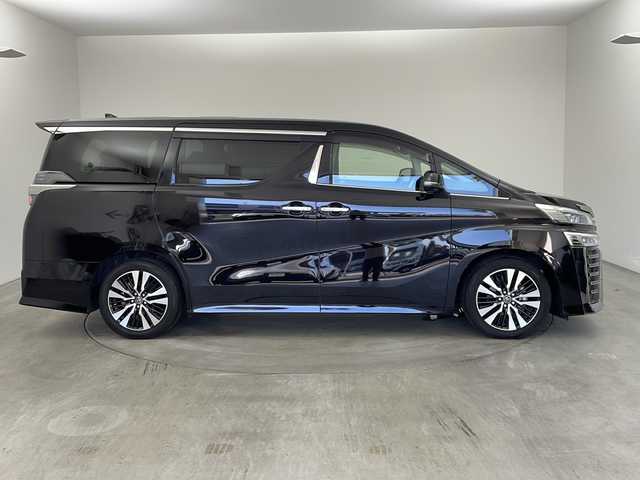 トヨタ ヴェルファイア Z Gエディション 兵庫県 2018(平30)年 2.3万km バーニングブラッククリスタルシャインガラスフレーク ・純正9インチナビ/CD/DVD/SD/BT/TV/・バックカメラ/・トヨタセーフティセンス/・レーントレーシングアシスト/・クリアランスソナー/・プロアクティブドライビングアシスト/・ロードサインアシスト/・先行車発進告知/・オートマチックハイビーム/・レーダークルーズコントロール/・両側パワースライドドア/・パワーバックドア/・ステアリングヒーター/・前席シートヒーター/・前席シートベンチレーション/・メモリー機能付きパワーシート/・２列目エグゼクティブシート/・革シート/・オットマンシート/・nanoe/・３眼LEDオートライト/・LEDフォグランプ/・シーケンシャルウィンカー/・純正ビルトインETC/・スマートキー