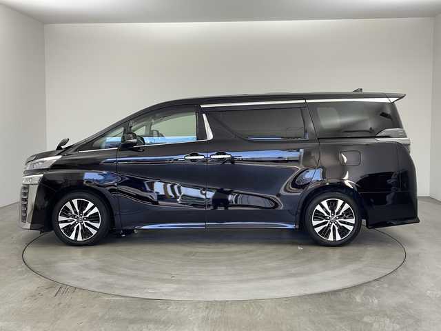 トヨタ ヴェルファイア Z Gエディション 兵庫県 2018(平30)年 2.3万km バーニングブラッククリスタルシャインガラスフレーク ・純正9インチナビ/CD/DVD/SD/BT/TV/・バックカメラ/・トヨタセーフティセンス/・レーントレーシングアシスト/・クリアランスソナー/・プロアクティブドライビングアシスト/・ロードサインアシスト/・先行車発進告知/・オートマチックハイビーム/・レーダークルーズコントロール/・両側パワースライドドア/・パワーバックドア/・ステアリングヒーター/・前席シートヒーター/・前席シートベンチレーション/・メモリー機能付きパワーシート/・２列目エグゼクティブシート/・革シート/・オットマンシート/・nanoe/・３眼LEDオートライト/・LEDフォグランプ/・シーケンシャルウィンカー/・純正ビルトインETC/・スマートキー