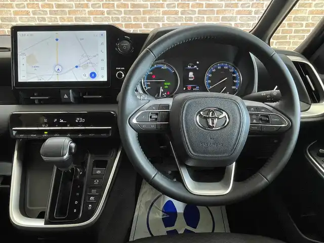 トヨタ ヴォクシー ハイブリッド S－G 岩手県 2025(令7)年 0.7万km メタルストリームM ワンオーナー/４WD/左側パワースライドドア/トヨタセーフティセンス/プリクラッシュセーフティ/レーンディパーチャーアラート/レーントレーシングアシスト/レーダークルーズコントロール/プロアクティブドライビングアシスト/オートマチックハイビーム/ロードサインアシスト/クリアランスソナー/先行車発進告知機能/横滑り防止装置/ロールサンシェード/純正ナビ/フルセグTV/バックモニター/ETC2.0/ドライブレコーダー/LEDヘッドランプ/純正16インチアルミホイール