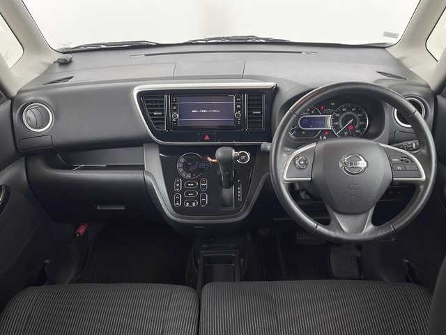 日産 デイズ ルークス ハイウェイスター Gターボ 埼玉県 2019(令1)年 1.9万km ホワイトパール 純正ナビ（MM318D-W）/（Ｂｌｕｅｔｏｏｔｈ・ＣＤ・ＤＶＤ・ＡＭ・ＦＭ）/前方ドライブレコーダー　/全方位カメラ/ＥＴＣ/両側パワースライドドア/クルーズコントロール/アラウンドビューモニター/ロールサンシェード/前後コーナーセンサー/レーンキープアシスト/横滑り防止装置/衝突軽減ブレーキ/LEDヘッドライト/オートハイビーム/純正アルミホイール/純正フロアマット/スマートキー