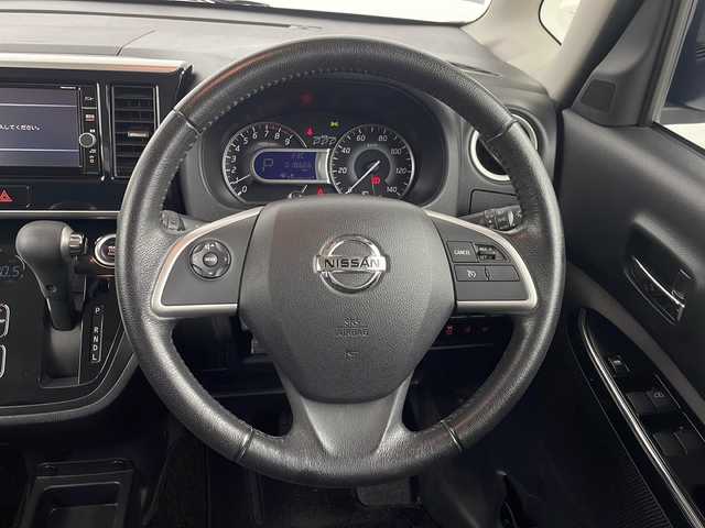 日産 デイズ ルークス ハイウェイスター Gターボ 埼玉県 2019(令1)年 1.9万km ホワイトパール 純正ナビ（MM318D-W）/（Ｂｌｕｅｔｏｏｔｈ・ＣＤ・ＤＶＤ・ＡＭ・ＦＭ）/前方ドライブレコーダー　/全方位カメラ/ＥＴＣ/両側パワースライドドア/クルーズコントロール/アラウンドビューモニター/ロールサンシェード/前後コーナーセンサー/レーンキープアシスト/横滑り防止装置/衝突軽減ブレーキ/LEDヘッドライト/オートハイビーム/純正アルミホイール/純正フロアマット/スマートキー