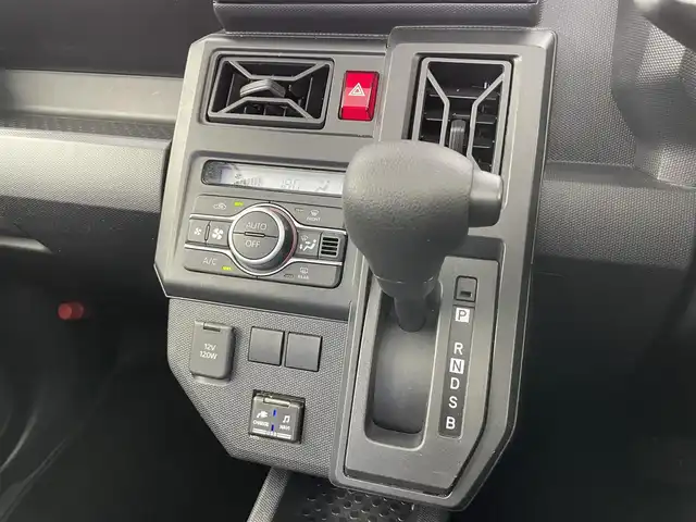ダイハツ タフト X 愛知県 2021(令3)年 1.8万km フォレストカーキメタリック /禁煙車//純正ナビ【NMZK-W71D】//バックカメラ//フルセグTV・Bluetooth・CD・DVD//スカイフィールトップ(シェード付き)//スマートアシスト//衝突回避支援ブレーキ//衝突警報//ブレーキ制御付誤発進抑制(前方・後方)//車線逸脱抑制//車線逸脱警報//路側逸脱警報//ふらつき警報//先行車発進お知らせ//オートハイビーム//サイドビューランプ//コーナーセンサー//横滑り防止//トラクションコントロール//ヒルスタートアシスト//フルファブリックシート//フロントセパレートシート//プッシュスタート//キーフリーシステム//電子パーキングブレーキ//ブレーキホールド//フロアマット//ISOFIX//イモビライザー//セキュリティアラーム//寒冷地仕様//スペアキー1本//新車保証書・取扱説明書