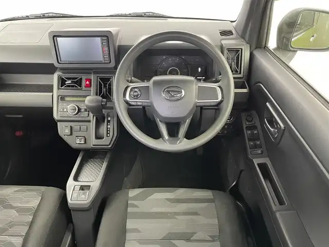 ダイハツ タフト X 愛知県 2021(令3)年 1.8万km フォレストカーキメタリック /禁煙車//純正ナビ【NMZK-W71D】//バックカメラ//フルセグTV・Bluetooth・CD・DVD//スカイフィールトップ(シェード付き)//スマートアシスト//衝突回避支援ブレーキ//衝突警報//ブレーキ制御付誤発進抑制(前方・後方)//車線逸脱抑制//車線逸脱警報//路側逸脱警報//ふらつき警報//先行車発進お知らせ//オートハイビーム//サイドビューランプ//コーナーセンサー//横滑り防止//トラクションコントロール//ヒルスタートアシスト//フルファブリックシート//フロントセパレートシート//プッシュスタート//キーフリーシステム//電子パーキングブレーキ//ブレーキホールド//フロアマット//ISOFIX//イモビライザー//セキュリティアラーム//寒冷地仕様//スペアキー1本//新車保証書・取扱説明書