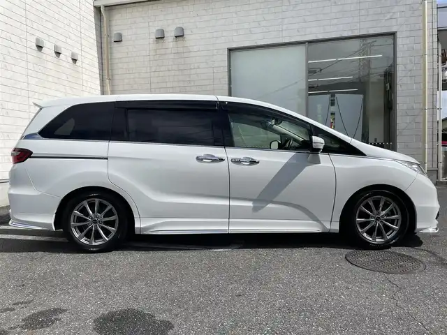 ホンダ オデッセイ アブソルート 埼玉県 2014(平26)年 9.9万km ホワイトオーキッドパール 純正エアロ/ハーフレザーシート/エマージェンシーストップシグナル/シティブレーキアクティブシステム/誤発進抑制機能/クルーズコントロール/社外メモリーナビ/【AVIC-RZ712】/DTV/DVD/BT/USB/SD/AUX/HDMI/iPod/社外フリップダウンモニター/【TVM-FW1000】/両側パワースライドドア/バックカメラ/社外17インチAW/社外車高調/アイドリングストップ/パドルシフト/LEDアウターウェルカムライト/社外ドライブレコーダー前後/【VREC-DH301D】/ドアバイザー/LEDヘッドライト/フォグライト/ビルトインETC/プッシュスタート/スマートキー
