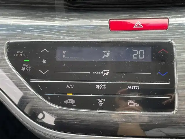 ホンダ オデッセイ アブソルート 埼玉県 2014(平26)年 9.9万km ホワイトオーキッドパール 純正エアロ/ハーフレザーシート/エマージェンシーストップシグナル/シティブレーキアクティブシステム/誤発進抑制機能/クルーズコントロール/社外メモリーナビ/【AVIC-RZ712】/DTV/DVD/BT/USB/SD/AUX/HDMI/iPod/社外フリップダウンモニター/【TVM-FW1000】/両側パワースライドドア/バックカメラ/社外17インチAW/社外車高調/アイドリングストップ/パドルシフト/LEDアウターウェルカムライト/社外ドライブレコーダー前後/【VREC-DH301D】/ドアバイザー/LEDヘッドライト/フォグライト/ビルトインETC/プッシュスタート/スマートキー
