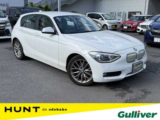 ＢＭＷ １１６ｉ ファッショニスタ 千葉県 2013(平25)年 5.4万km 白 純正８インチナビ/バックカメラ/ＢＬＵＥＴＯＯＴＨ/レザーシート/前席シートヒーター/社外フロアマット/純正アルミホイール/ＡＢＳ/オートライト/衝突軽減ブレーキ/前後コーナーセンサー/ＥＴＣ