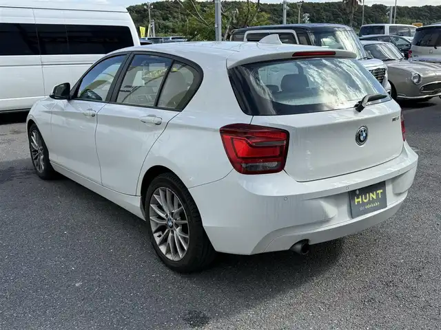 ＢＭＷ １１６ｉ ファッショニスタ 千葉県 2013(平25)年 5.4万km 白 純正８インチナビ/バックカメラ/ＢＬＵＥＴＯＯＴＨ/レザーシート/前席シートヒーター/社外フロアマット/純正アルミホイール/ＡＢＳ/オートライト/衝突軽減ブレーキ/前後コーナーセンサー/ＥＴＣ