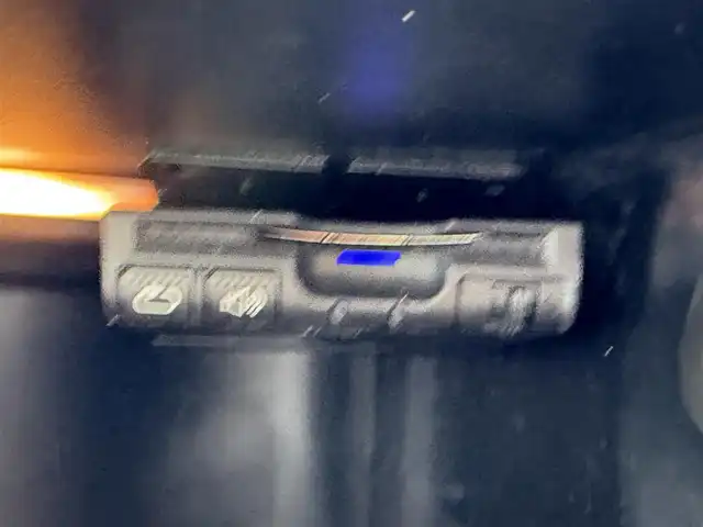 ＢＭＷ １１６ｉ ファッショニスタ 千葉県 2013(平25)年 5.4万km 白 純正８インチナビ/バックカメラ/ＢＬＵＥＴＯＯＴＨ/レザーシート/前席シートヒーター/社外フロアマット/純正アルミホイール/ＡＢＳ/オートライト/衝突軽減ブレーキ/前後コーナーセンサー/ＥＴＣ