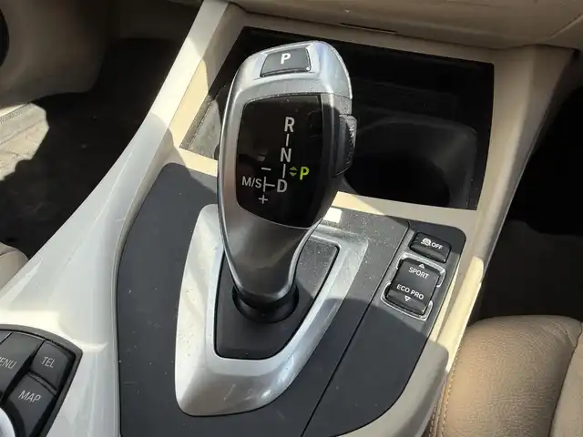 ＢＭＷ １１６ｉ ファッショニスタ 千葉県 2013(平25)年 5.4万km 白 純正８インチナビ/バックカメラ/ＢＬＵＥＴＯＯＴＨ/レザーシート/前席シートヒーター/社外フロアマット/純正アルミホイール/ＡＢＳ/オートライト/衝突軽減ブレーキ/前後コーナーセンサー/ＥＴＣ