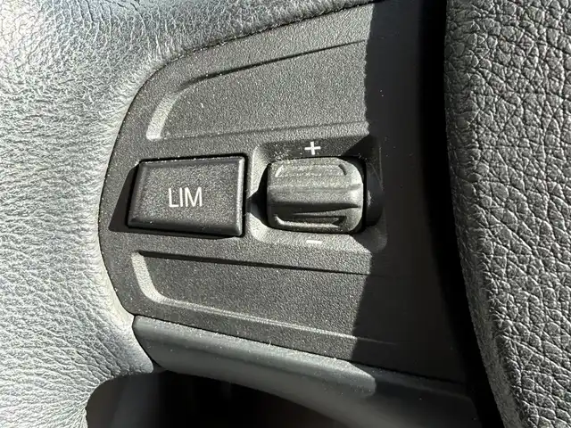 ＢＭＷ １１６ｉ ファッショニスタ 千葉県 2013(平25)年 5.4万km 白 純正８インチナビ/バックカメラ/ＢＬＵＥＴＯＯＴＨ/レザーシート/前席シートヒーター/社外フロアマット/純正アルミホイール/ＡＢＳ/オートライト/衝突軽減ブレーキ/前後コーナーセンサー/ＥＴＣ