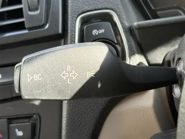 ＢＭＷ １１６ｉ ファッショニスタ 千葉県 2013(平25)年 5.4万km 白 純正８インチナビ/バックカメラ/ＢＬＵＥＴＯＯＴＨ/レザーシート/前席シートヒーター/社外フロアマット/純正アルミホイール/ＡＢＳ/オートライト/衝突軽減ブレーキ/前後コーナーセンサー/ＥＴＣ