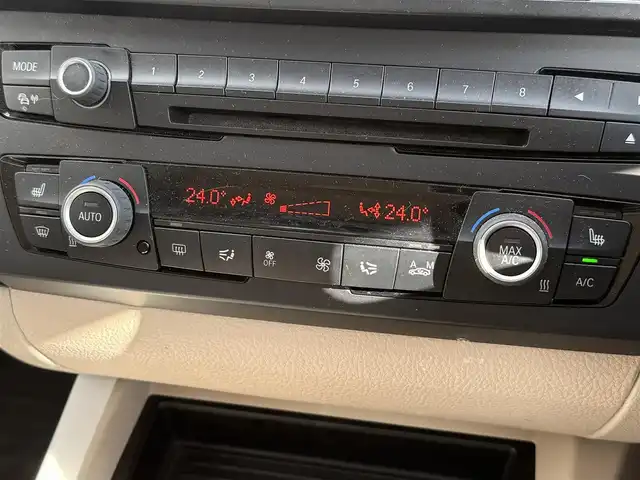 ＢＭＷ １１６ｉ ファッショニスタ 千葉県 2013(平25)年 5.4万km 白 純正８インチナビ/バックカメラ/ＢＬＵＥＴＯＯＴＨ/レザーシート/前席シートヒーター/社外フロアマット/純正アルミホイール/ＡＢＳ/オートライト/衝突軽減ブレーキ/前後コーナーセンサー/ＥＴＣ