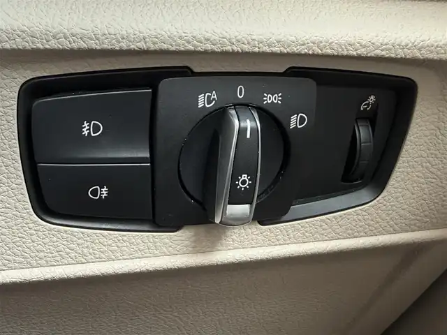 ＢＭＷ １１６ｉ ファッショニスタ 千葉県 2013(平25)年 5.4万km 白 純正８インチナビ/バックカメラ/ＢＬＵＥＴＯＯＴＨ/レザーシート/前席シートヒーター/社外フロアマット/純正アルミホイール/ＡＢＳ/オートライト/衝突軽減ブレーキ/前後コーナーセンサー/ＥＴＣ