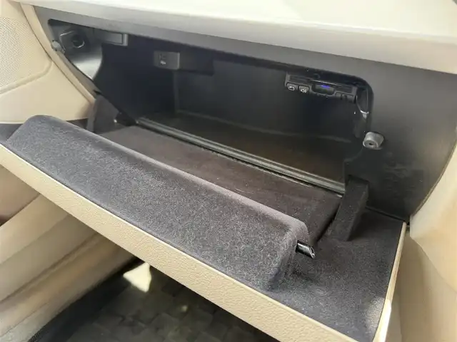 ＢＭＷ １１６ｉ ファッショニスタ 千葉県 2013(平25)年 5.4万km 白 純正８インチナビ/バックカメラ/ＢＬＵＥＴＯＯＴＨ/レザーシート/前席シートヒーター/社外フロアマット/純正アルミホイール/ＡＢＳ/オートライト/衝突軽減ブレーキ/前後コーナーセンサー/ＥＴＣ